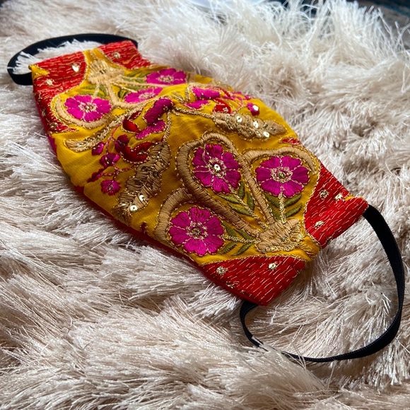 Hand Made Embroidered floral face mask, M/L - Picture 3 of 8